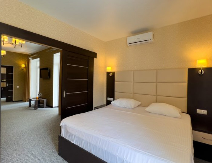 СЕМЕЙНЫЙ 4-МЕСТНЫЙ 3-КОМНАТНЫЙ - Отель «Жоэквара» Гагра