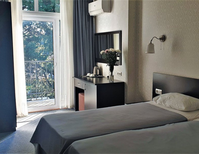 СТАНДАРТНЫЙ 2-МЕСТНЫЙ 1-КОМНАТНЫЙ (С БАЛКОНОМ) - Отель «Жоэквара» Гагра