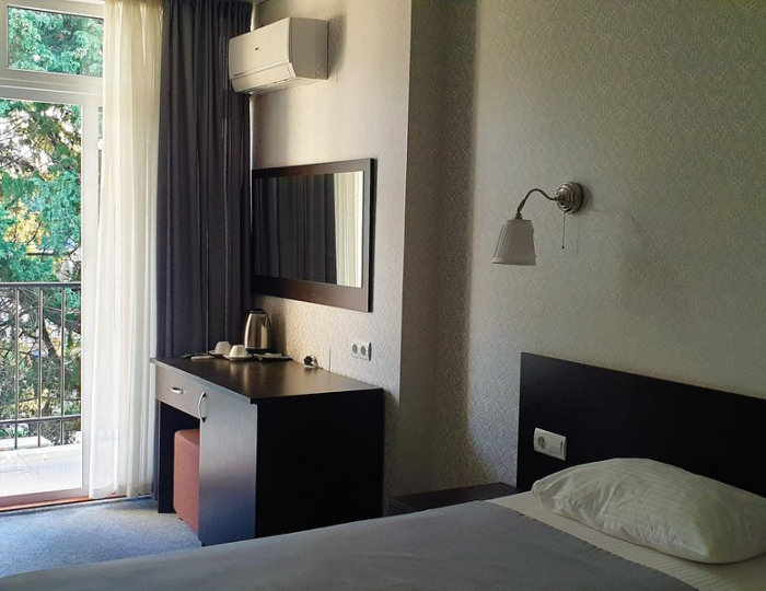 СТАНДАРТНЫЙ 2-МЕСТНЫЙ 1-КОМНАТНЫЙ (С БАЛКОНОМ) - Отель «Жоэквара» Гагра